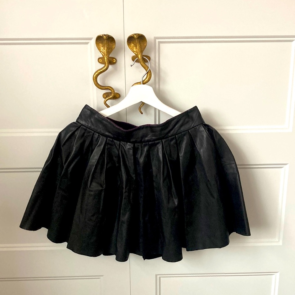Alice and Olivia mini leather black pleated skirt size 6